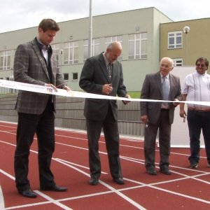 Slavnostní otevření sportovního areálu na&nbsp;ZŠ Pod&nbsp;Ralskem